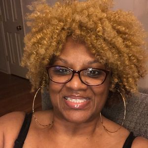 Meet your Posher, Monique